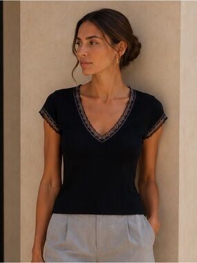 ANONYMOUS Black cotton v-neck tee shirt with gray lace trim